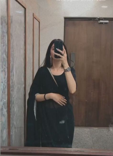 Mirror Selfie Dp